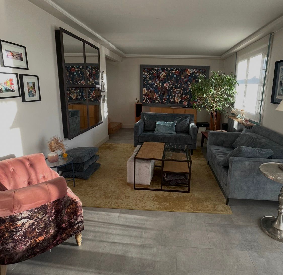 Artisan au travail dans l'atelier